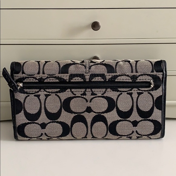 Coach Long Wallet/Billfold in Signature Canvas. - Picture 2 of 8